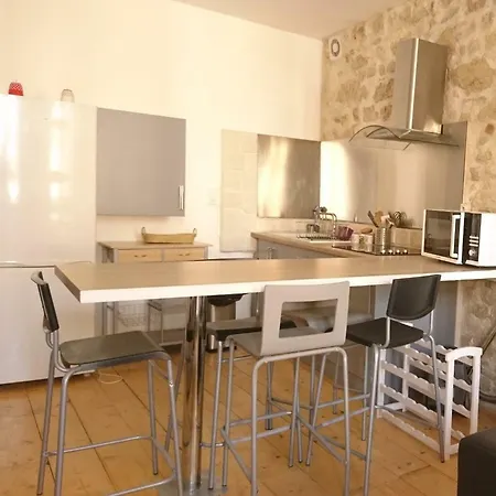 Sur Le Vieux Port, Centre De