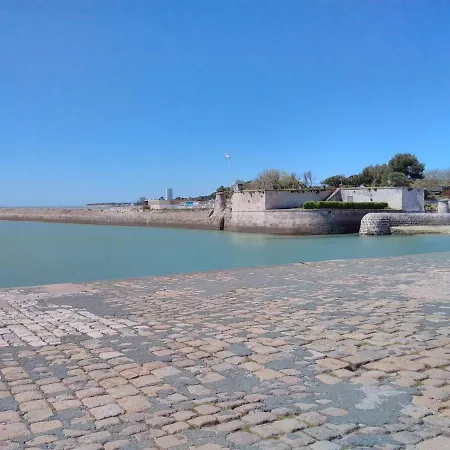 Sur Le Vieux Port, Centre De La Rochelle (Charente-Maritime)